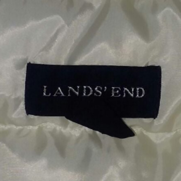 WHITE PUFFER VEST... - Picture 4 of 4